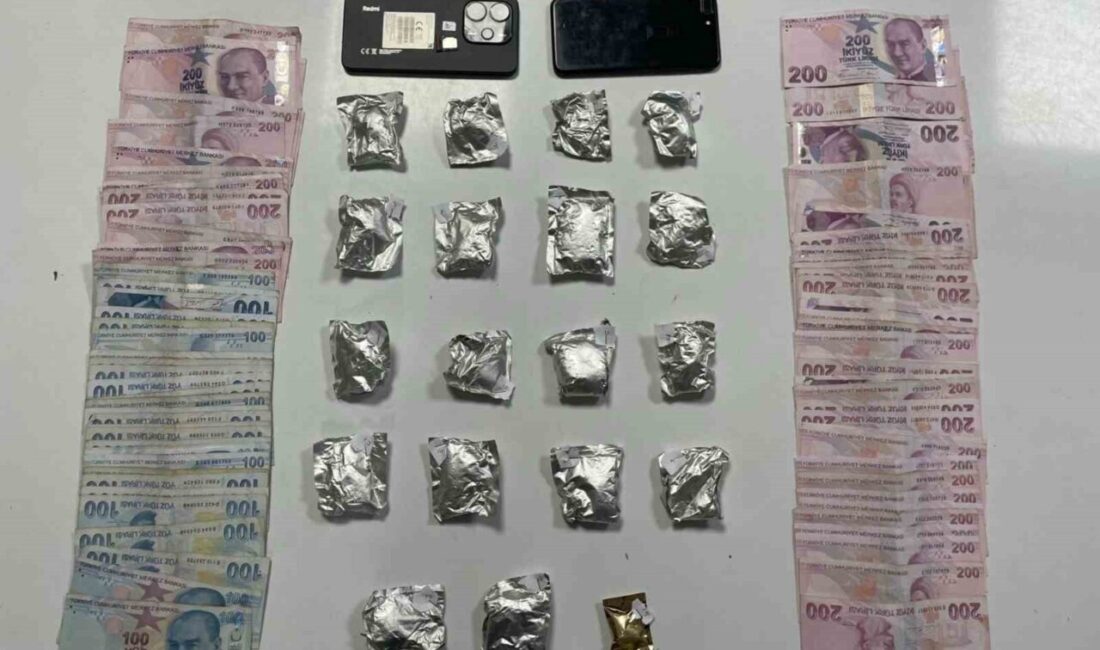 İstanbul'un Şişli ilçesinde gerçekleştirilen polis uygulamasında, durdurulan araçta 64.41 gram