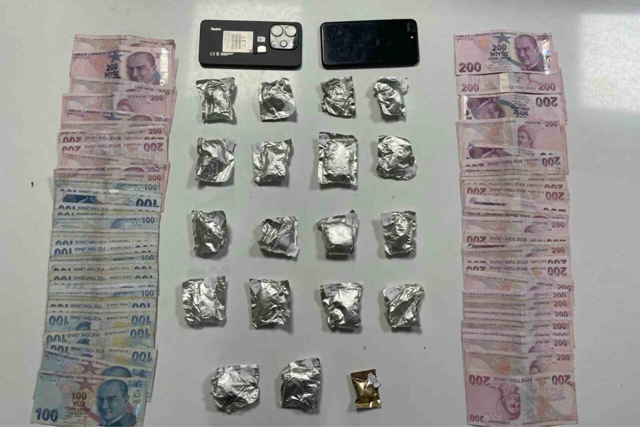 Şişli’de Şüpheli Araçta Marijuana ve Kaçak Para Ele Geçirildi