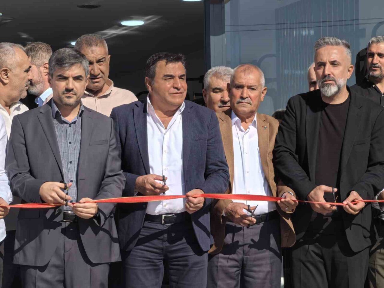 Ünlü bir tekstil markası, Diyarbakır'da toptan satış mağazası açtı. Törene