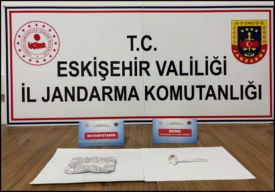 Eskişehir İl Jandarma Komutanlığı, İstanbul'dan gelen bir araçta 11 gram