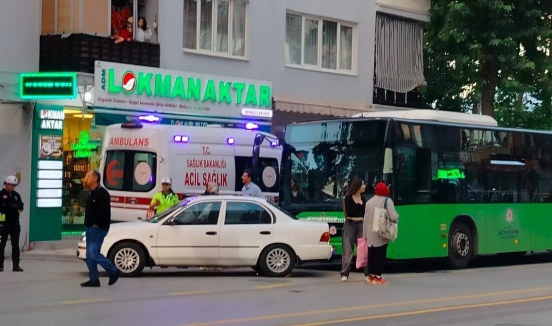 Pamukkale’de Tali Yola Dönmek İsteyen Otomobil, Belediyeye Ait Otobüsle Çarpıştı, Soruşturma Başlatıldı Denizli'nin Pamukkale ilçesinde, İstiklal Caddesi'nde tali yola girmek isteyen 20