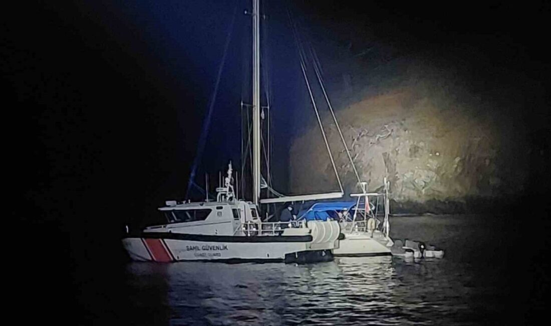 Fethiye Açıklarında Düzensiz Göçmenlere Yönelik Operasyonda 35 Kişi Yakalandı Muğla'nın Fethiye açıklarında İtalya yönüne giden bir yelkenlide yapılan denetimde