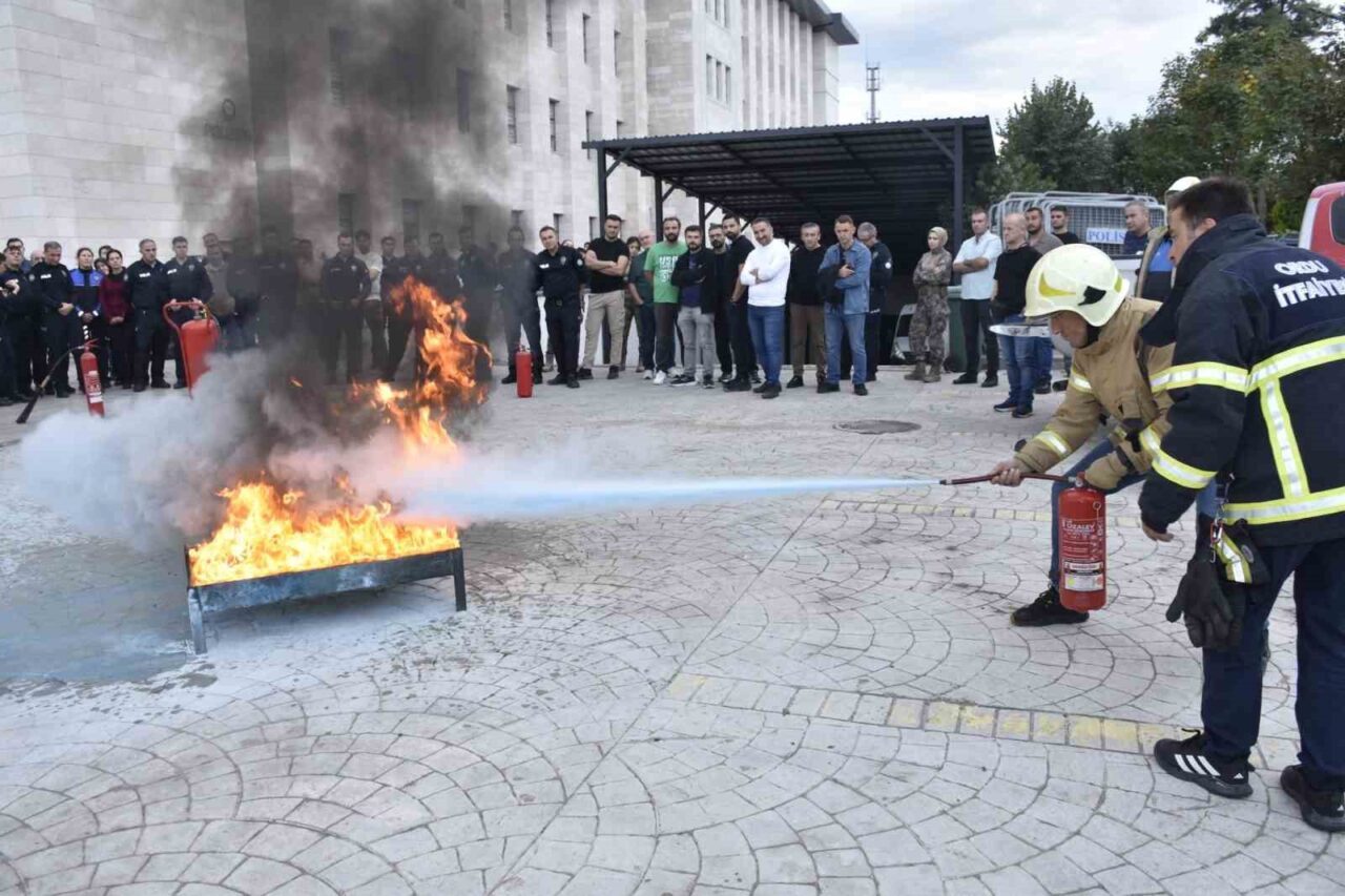 Ordu Büyükşehir Belediyesi İtfaiye Dairesi, polis ekiplerine yönelik yangın önleme