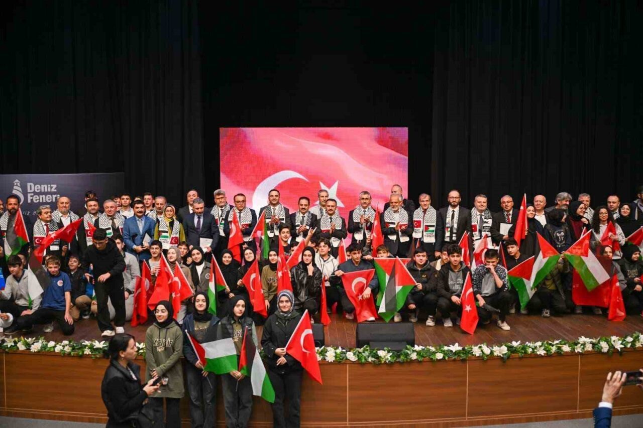 Kocaeli'de yapılan İyilik Okulu Projesi'nin 11. Yıl Açılış Programı'nda Gazze'deki