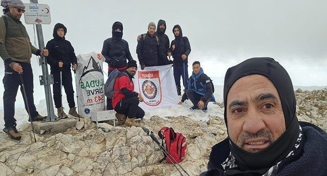 İZAKUT’un Dağcılık Ekibi, Gençlerde Dijital Bağımlılığa Dikkat Çekmek için Uludağ’a Tırmandı