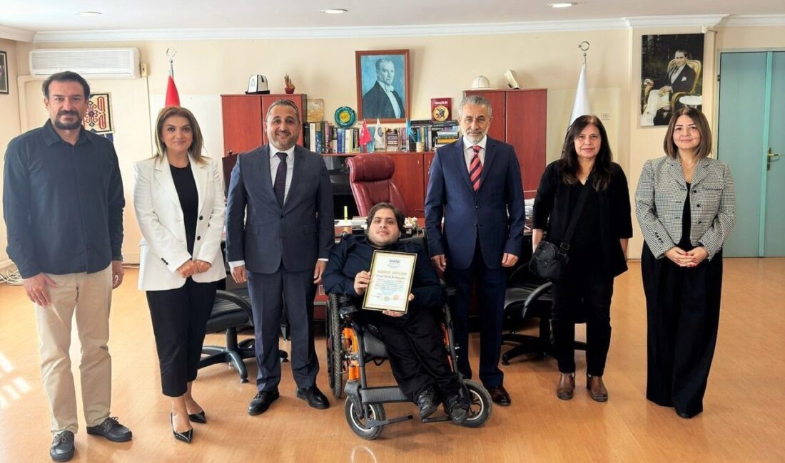 İzmir Azerbaycan Derneği, Bakü'de düzenlenen "Bizim Ailemiz Türk Dünyasıdır" makale