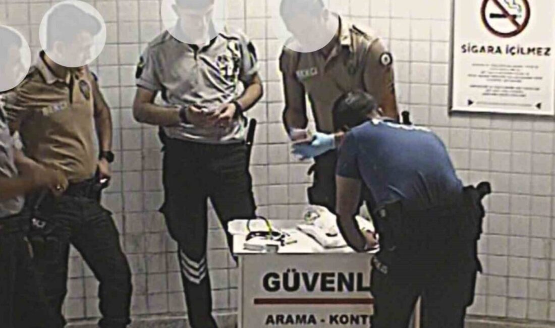 İZBAN’da Unutulan Değerli Çanta, Sahibine İade Edilmek Üzere Polise Teslim Edildi İZBAN’da bir yolcunun unuttuğu 40 bin TL içeren çanta, güvenlik