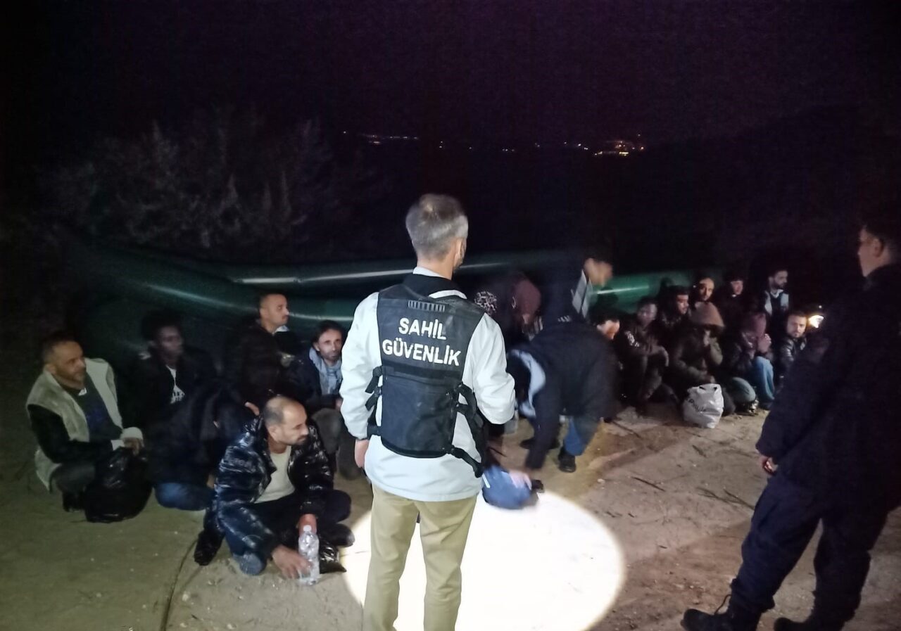 İzmir açıklarında gerçekleştirilen operasyonlarda, Yunan unsurlarca geri itilen 33 düzensiz