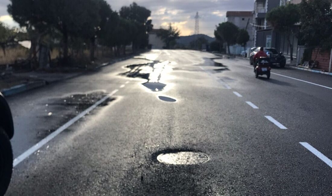 İzmir’de Yeni Asfalt Çalışması, Yolda Çökmelere Neden Oldu; Sürücüler Endişeli İzmir Büyükşehir Belediyesi'nin Helvacı Mahallesi'ndeki asfalt çalışması, 11 gün içinde