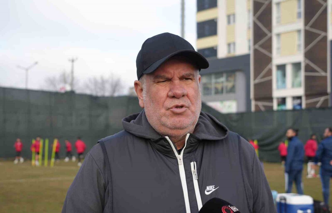İzmir Çoruhlu FK, Engin Dursun ile yollarını ayırmasının ardından takımı