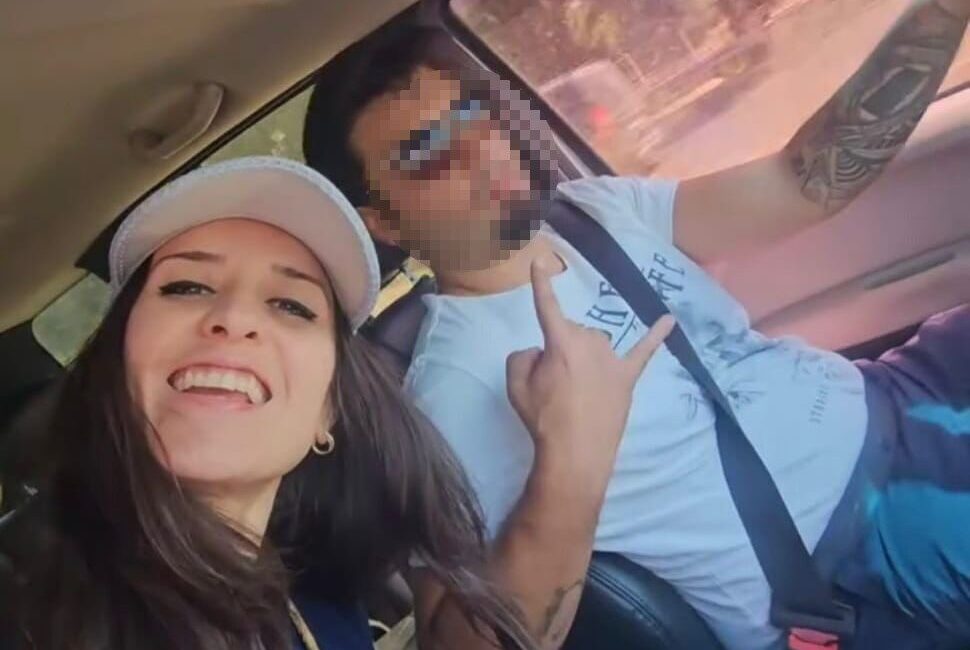 İzmir'in Urla ilçesinde kamp yapan Burçin Razak Akyürek, eşi Temel