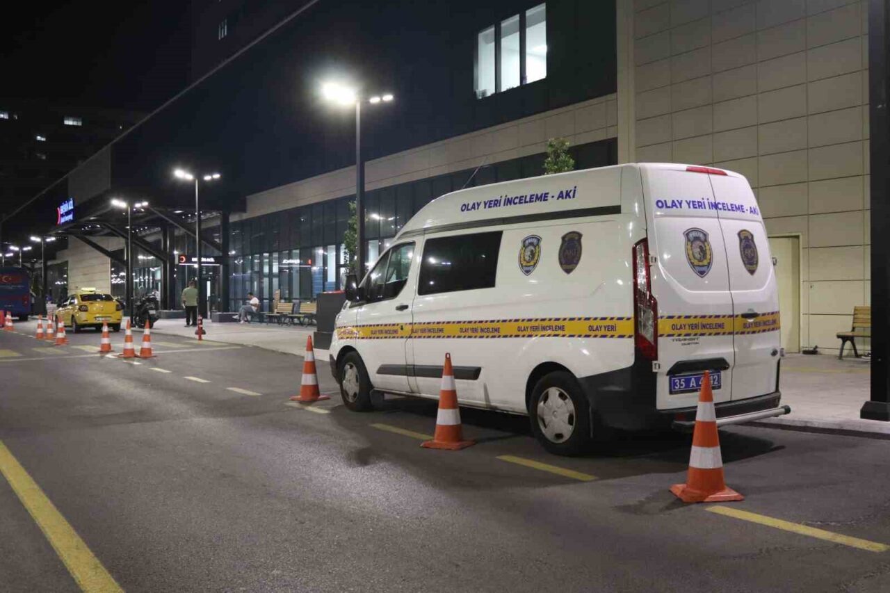 İzmir'in Bayraklı ilçesinde dünürler arasında başlayan tartışma bıçaklı kavgaya dönüştü.