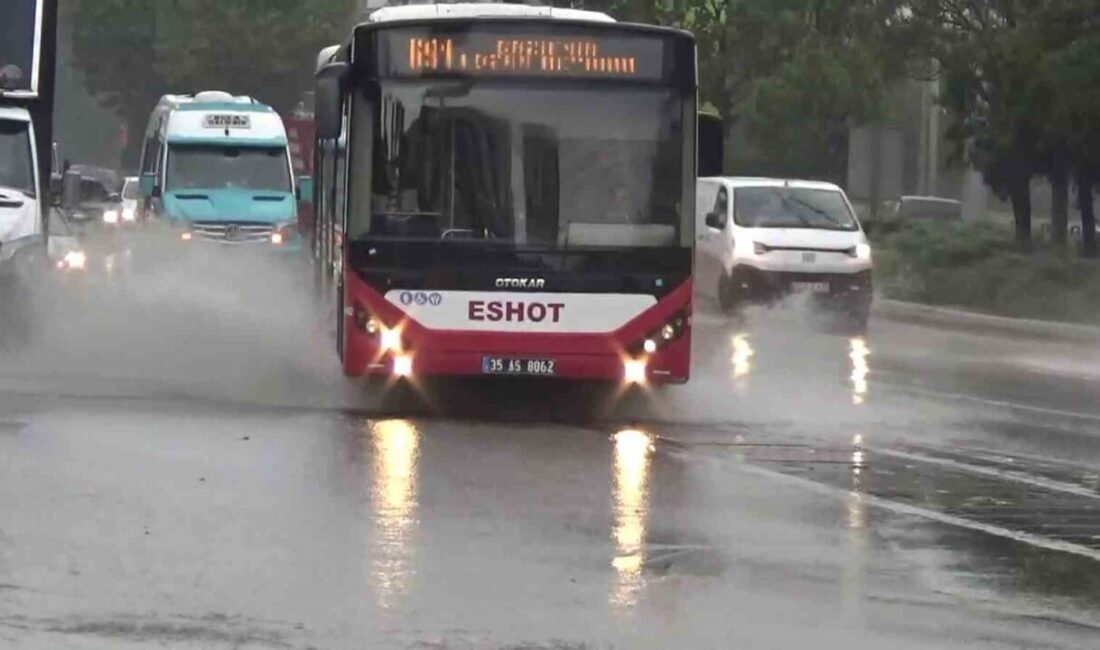 İzmir'de sabah saatlerinde başlayan sağanak yağış, hayatı olumsuz etkiledi. Kemeraltı