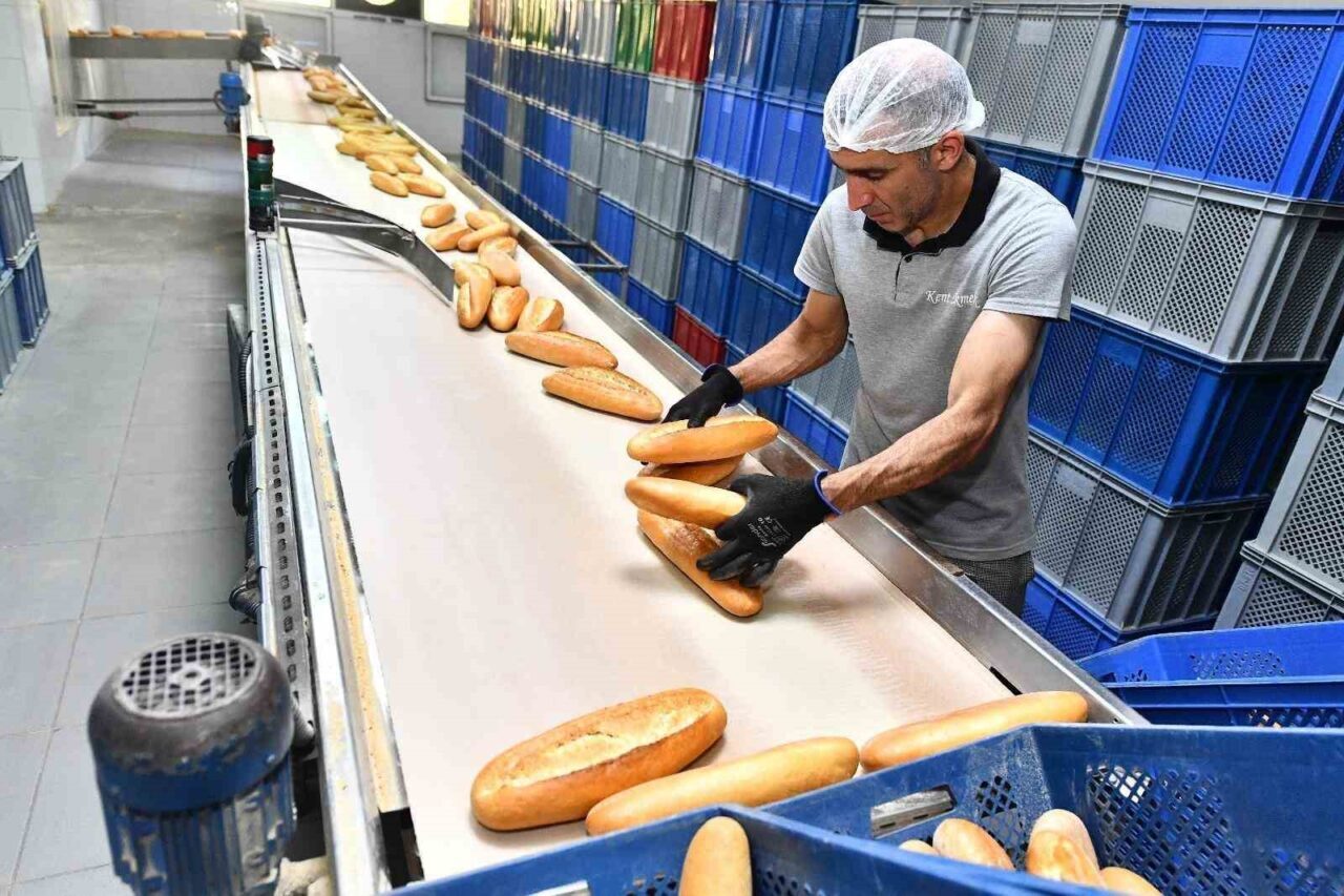 İzmir’de Halk Ekmek Factory’sinde Ekmek Fiyatları Yeniden Belirlenerek 10 TL’ye Çıkarıldı