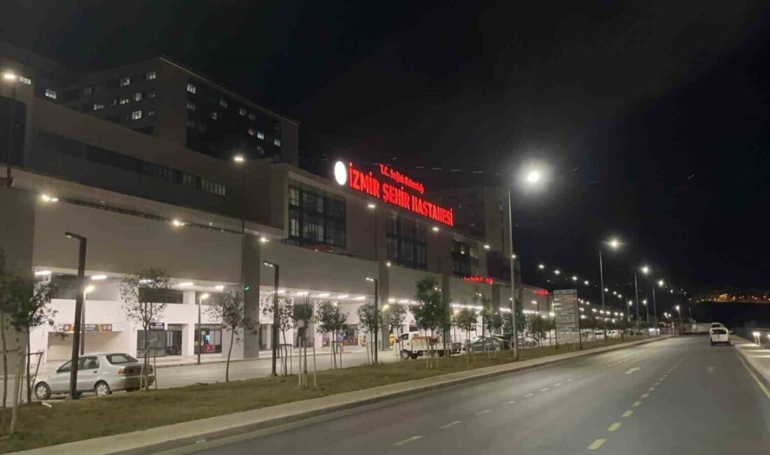 İzmir'in Bayraklı ilçesinde husumetli iki grup arasında çıkan tartışma, silahlı