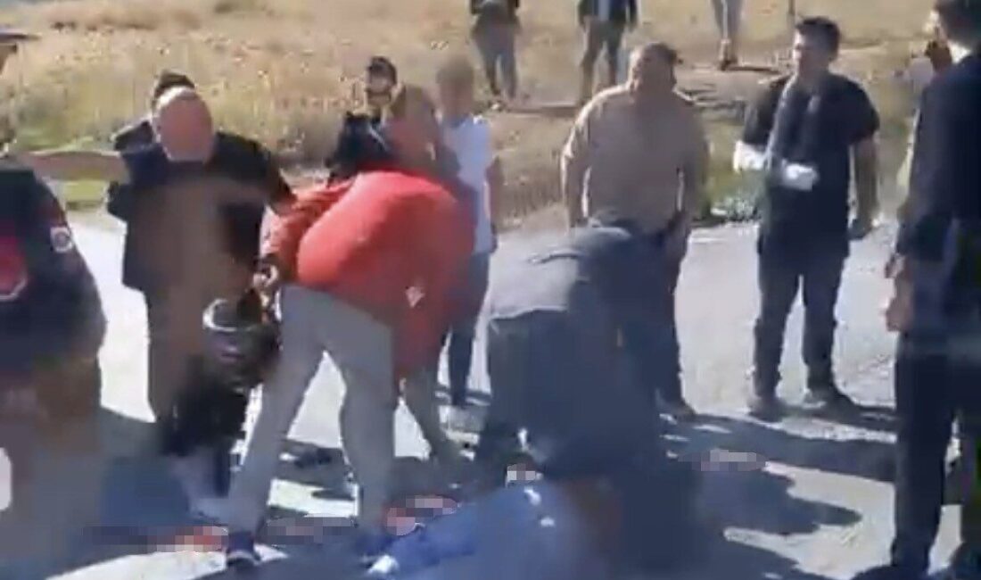 İzmir'in Gaziemir ilçesinde bir otomobil ile motosikletin çarpıştığı kazada, 15