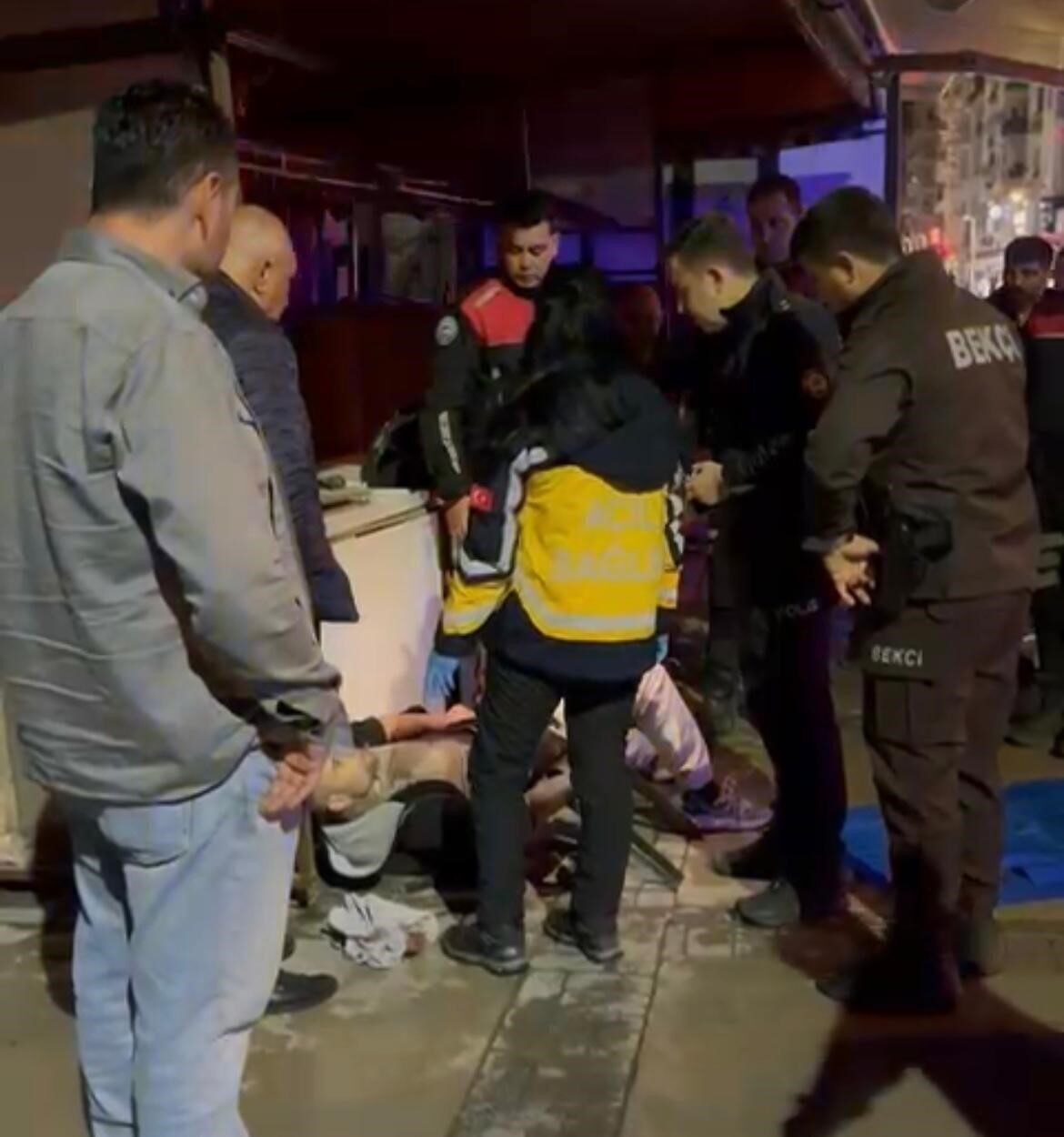 Bayraklı’da Tartışma Sonrası Bir Kişi 5 Yerinden Bıçaklandı, Hayati Tehlike Sürüyor