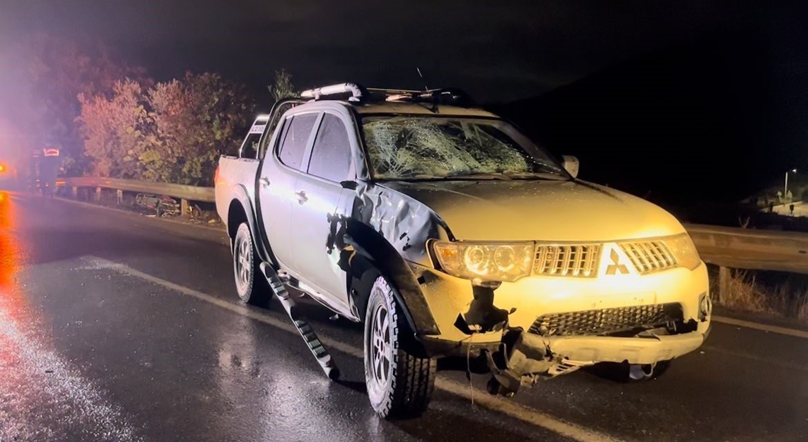 İzmir'in Bornova ilçesinde Gökdere Caddesi'nde meydana gelen kazada elektrikli bisikletteki