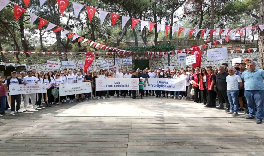 İzmir'de Dünya Yürüyüş Günü kapsamında "Sağlıklı Yaşam Yürüyüşü" etkinliği gerçekleştirildi.