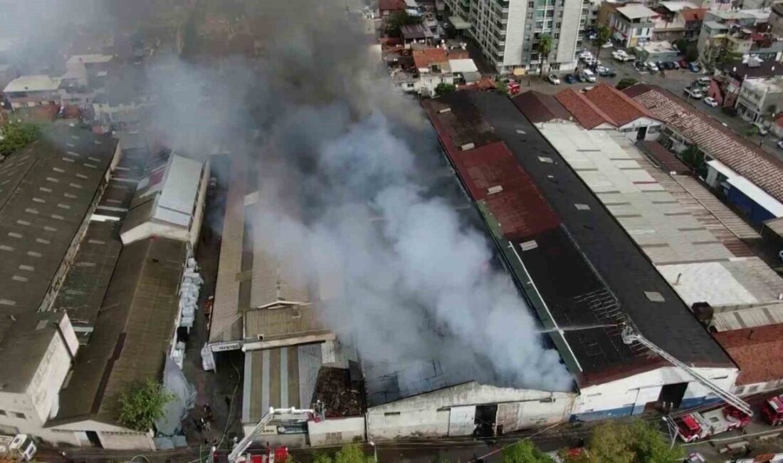Bornova’daki Depo Yangını, 3 Saatlik Mücadelenin Ardından Kontrol Altına Alındı İzmir’in Bornova ilçesindeki bir depoda sabah saatlerinde çıkan yangın, itfaiye