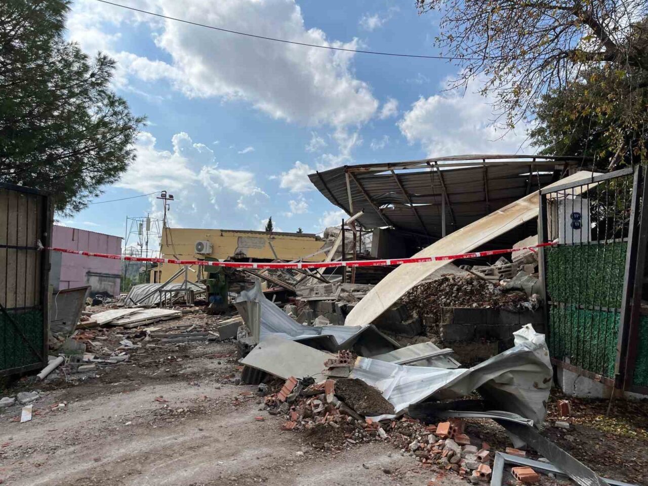 İzmir’in Bayraklı ilçesinde bir evde meydana gelen LPG gaz patlamasında