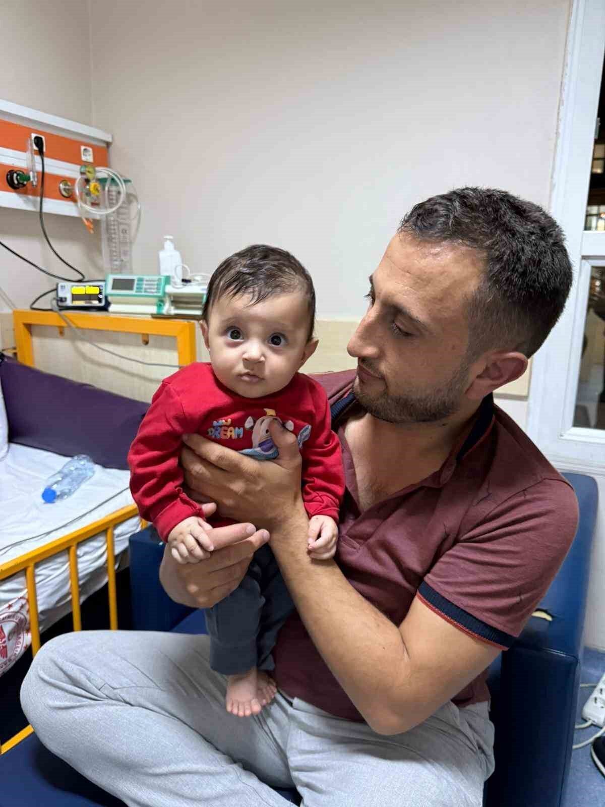 İzmir Dr. Behçet Uz Çocuk Hastanesi'nde görevli Prof. Dr. Nida