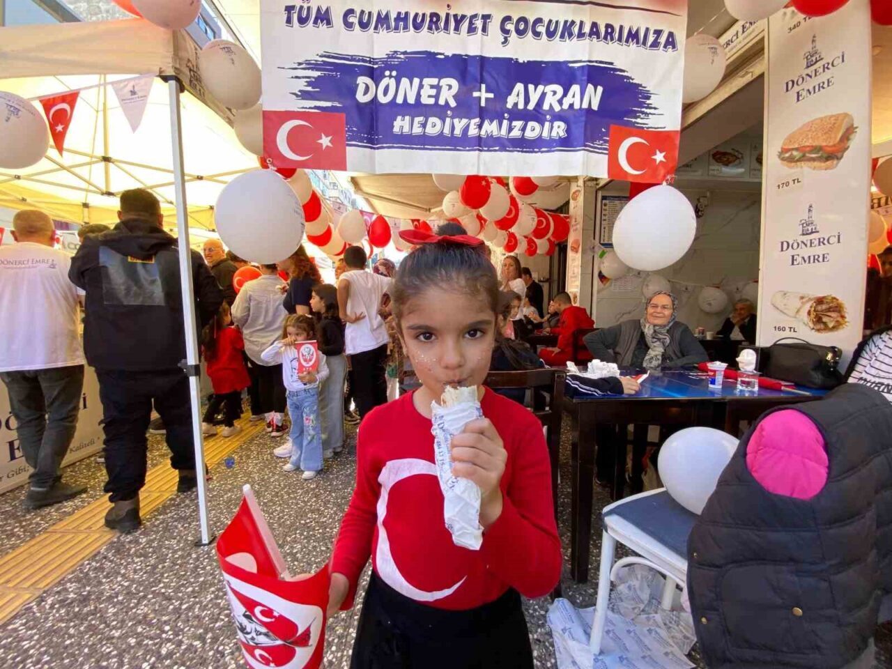 İzmir'deki dönerci işletmecisi Emre Koca ve eşi Fatma Işık Koca,