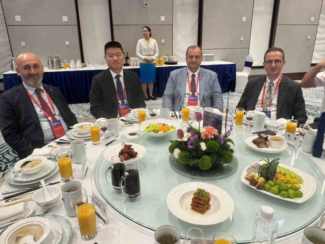 İznik Belediyesi, kardeş şehri Jingdezhen'de düzenlenen Uluslararası Seramik Fuarı'na katıldı.