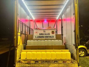 Bursa'nın İznik ilçesinde jandarma, Hocaköy Mahallesi'nde düzenlediği operasyonda bin litre