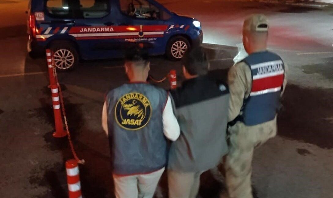 Erzurum’da Terör Örgütü Üyesi Olduğu Belirlenen Şahıs Jandarma Tarafından Yakalandı Erzurum İl Jandarma Komutanlığı, "Silahlı Terör Örgütüne Üye Olma (FETÖ/PDY)"