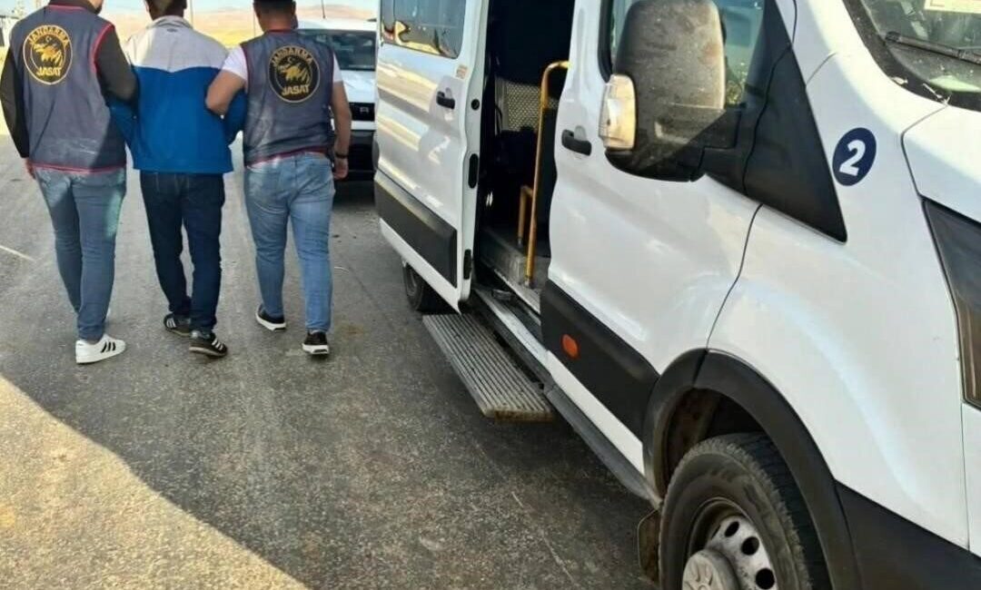 Erzurum Jandarma Komutanlığı, Aranan Şahısları Yakalayarak Güvenliği Sağlamaya Devam Ediyor Erzurum İl Jandarma Komutanlığı, son bir ayda aranan 115 kişiyi