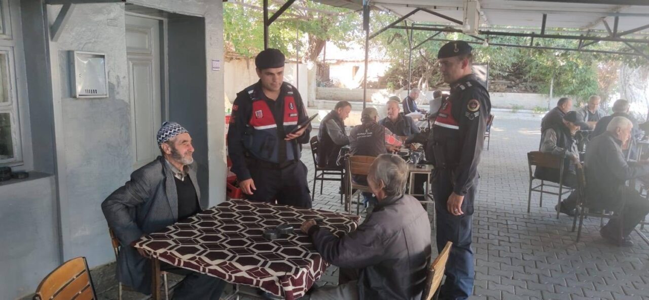 Aydın'ın Karacasu ilçesinde, kaymakamlık daimi denetimlerin başında, İlçe Jandarma Komutanlığı