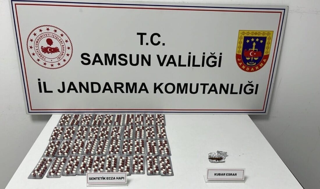 Samsun'da jandarma, durdurduğu bir taksideki yolcular M.Ç. ve A.İ.'nin üzerinde