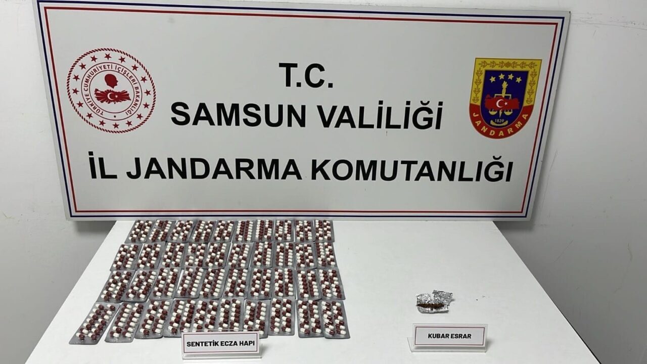 Samsun'da jandarma, durdurduğu bir taksideki yolcular M.Ç. ve A.İ.'nin üzerinde
