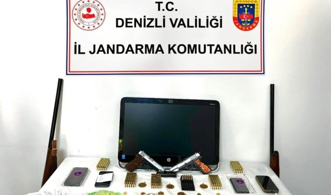 Denizli’de Jandarma, Tefecilik Operasyonu ile 12 Senet ve Çok Sayıda Kaçak Malzeme Ele Geçirdi Denizli'de jandarma, tefecilik yaptığı iddia edilen 4 kişiye yönelik operasyon
