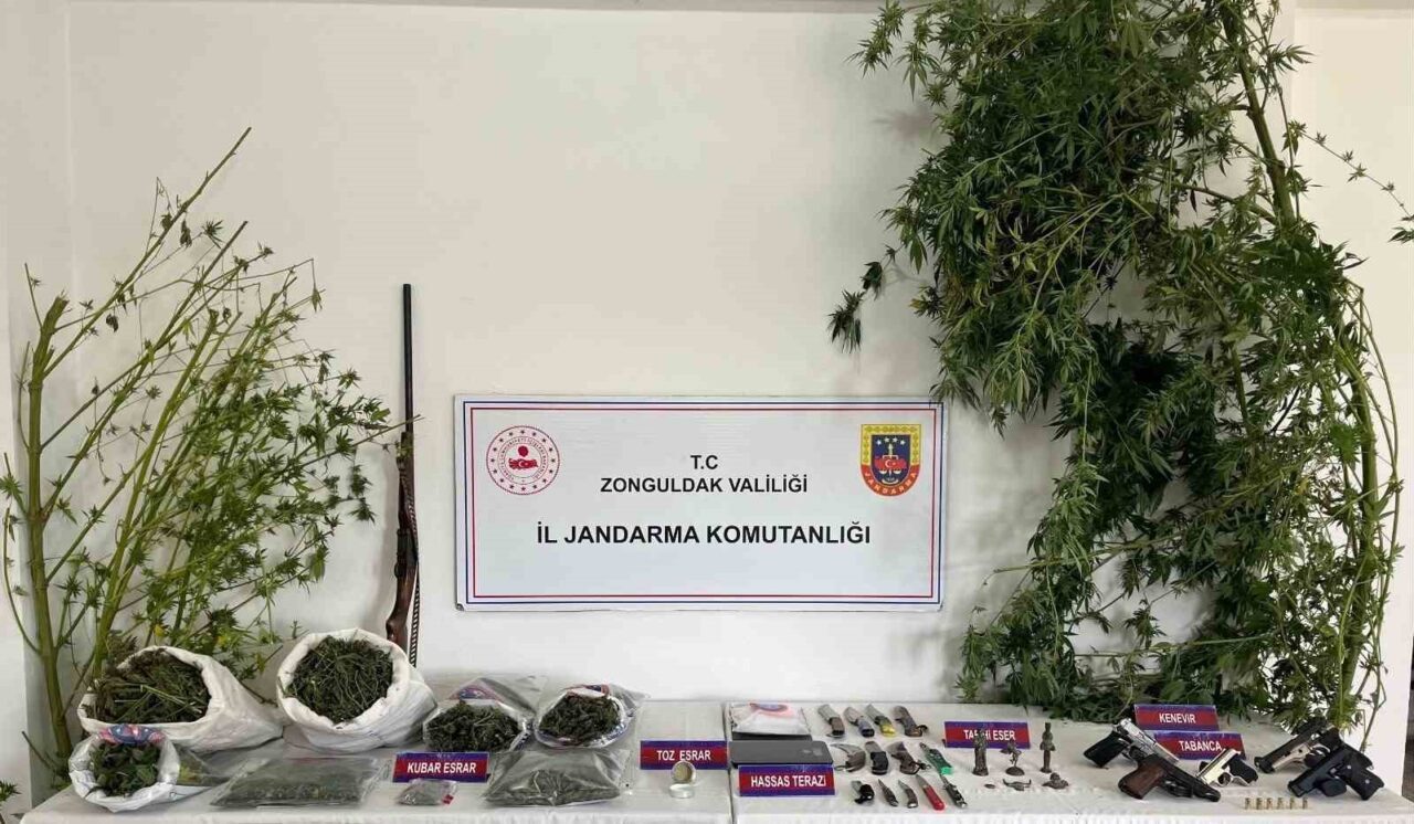 Zonguldak'ın Kdz. Ereğli ilçesinde düzenlenen narkotik operasyonunda, 5 kişi yakalandı.