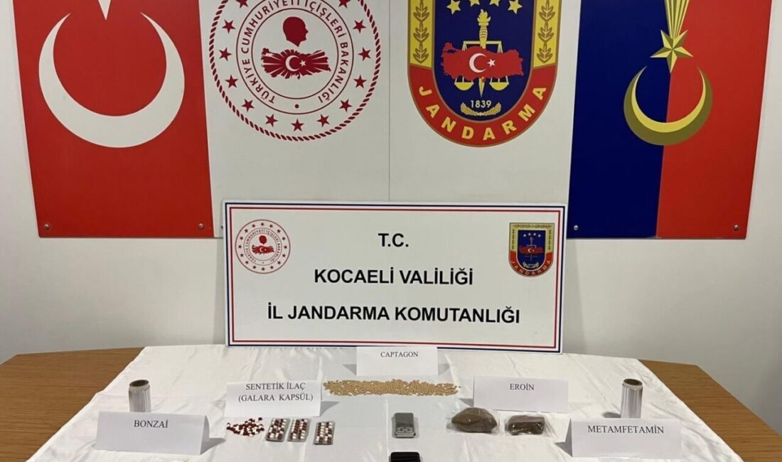 Gebze’de Gerçekleşen Operasyonda Uyuşturucu Madde Ve Haplar Ele Geçirildi, Bir Kişi Gözaltına Alındı Kocaeli'nin Gebze ilçesinde gerçekleştirilen Jandarma operasyonunda 737 uyuşturucu hap, 117