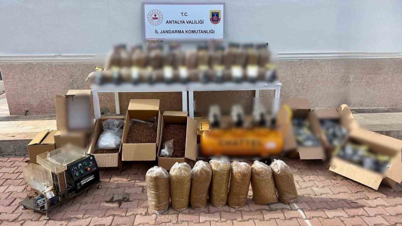 Antalya'da jandarma, bir operasyonla kaçak sigara üretimi için kullanılan malzemeleri