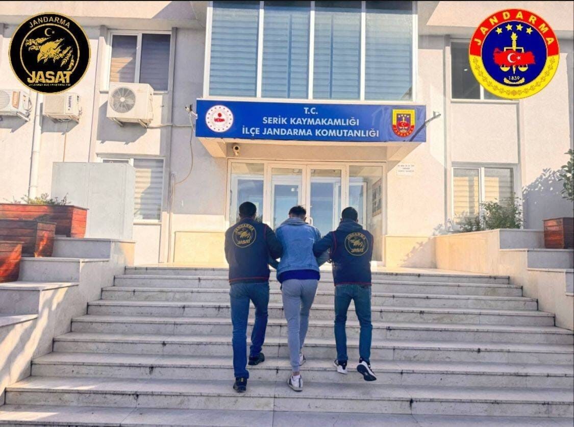 Antalya'da JASAT ekipleri, son üç günde aranan 208 kişiyi yakalayarak