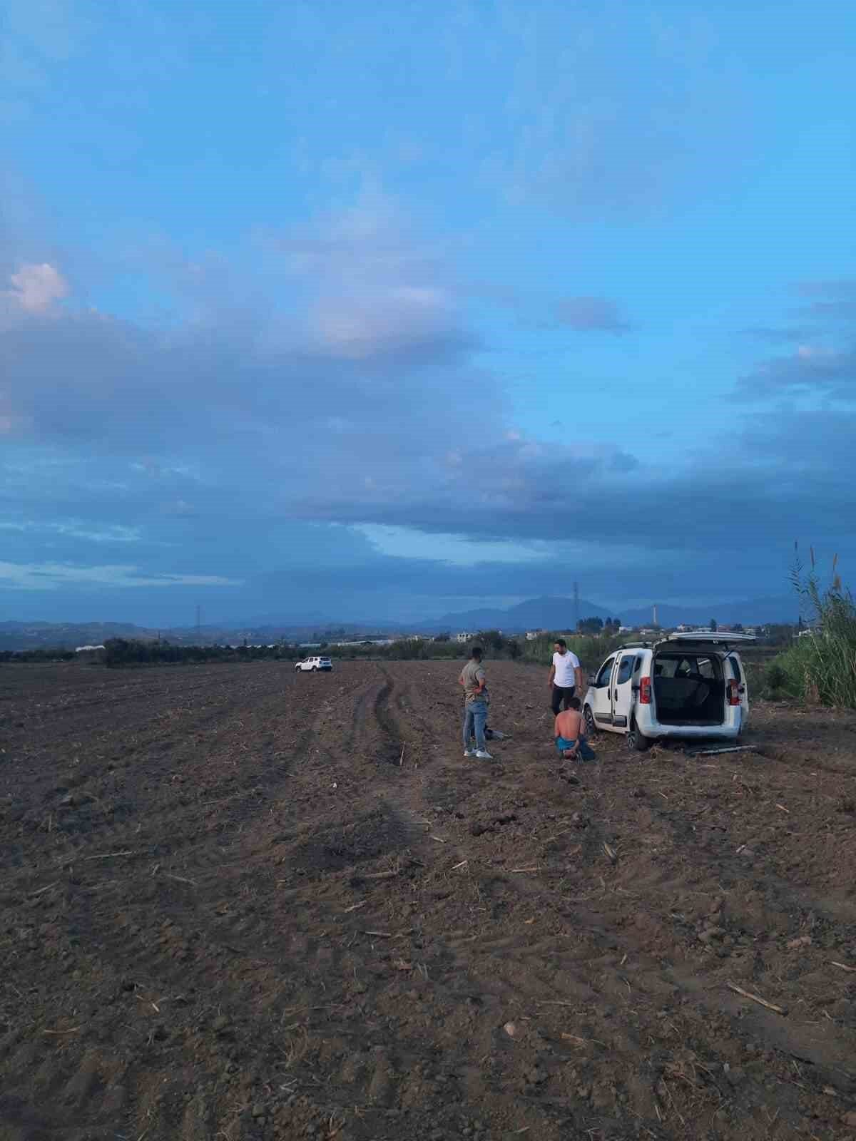 Antalya'nın Manavgat ilçesinde, kesinleşmiş hapis cezası bulunan M.T. ve T.O.,