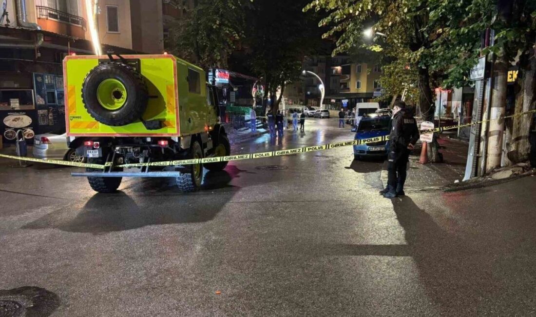 Kocaeli'nin İzmit ilçesinde jiletle kendine zarar veren Özgür Şahin, müdahale