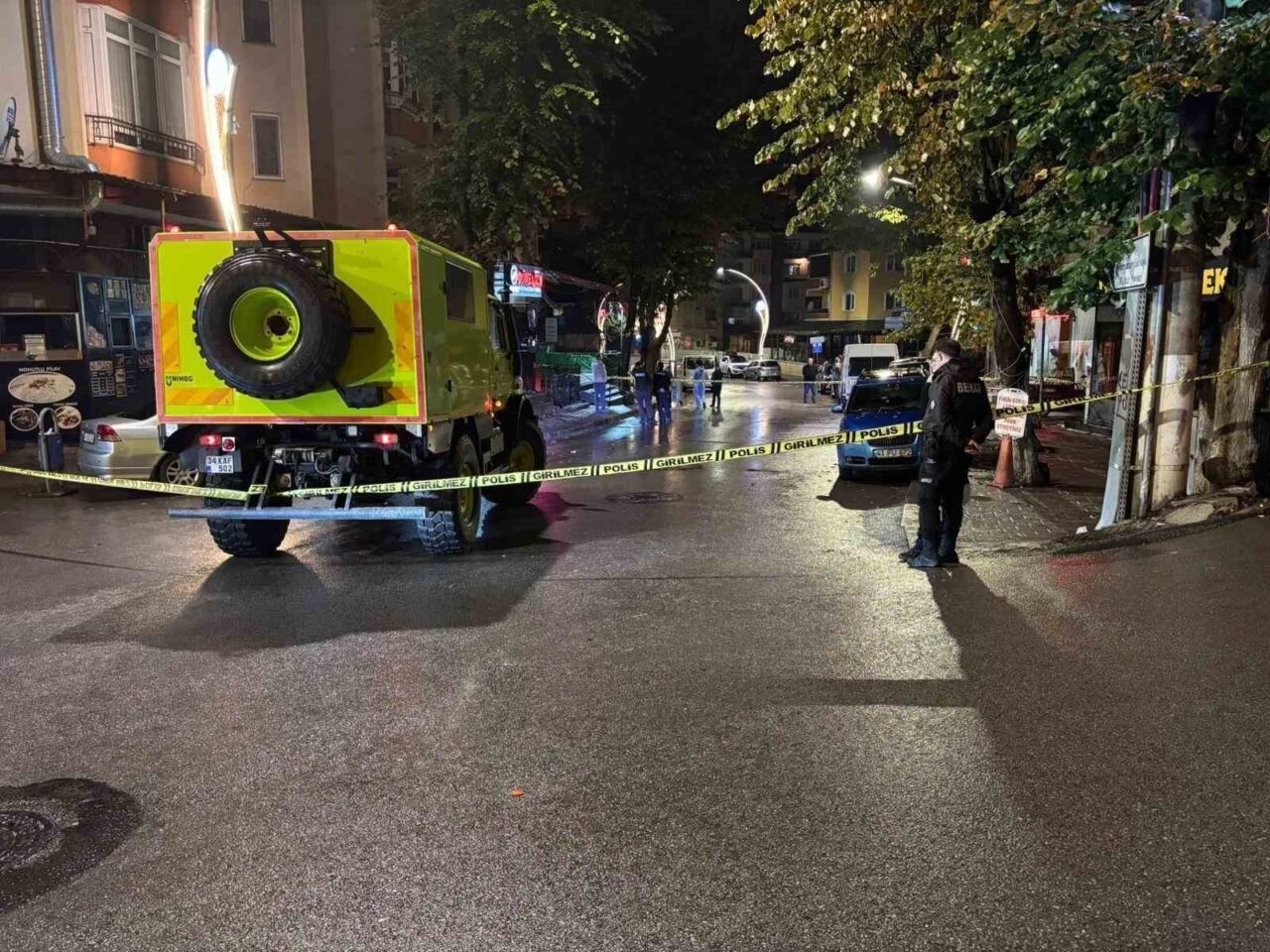 Kocaeli'nin İzmit ilçesinde jiletle kendine zarar veren Özgür Şahin, müdahale