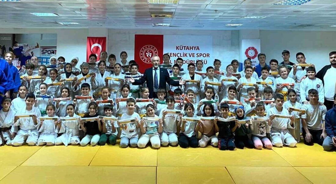 Kütahya'da Ekim ayı judo kemer sınavı başarıyla gerçekleştirildi. 100 sporcu