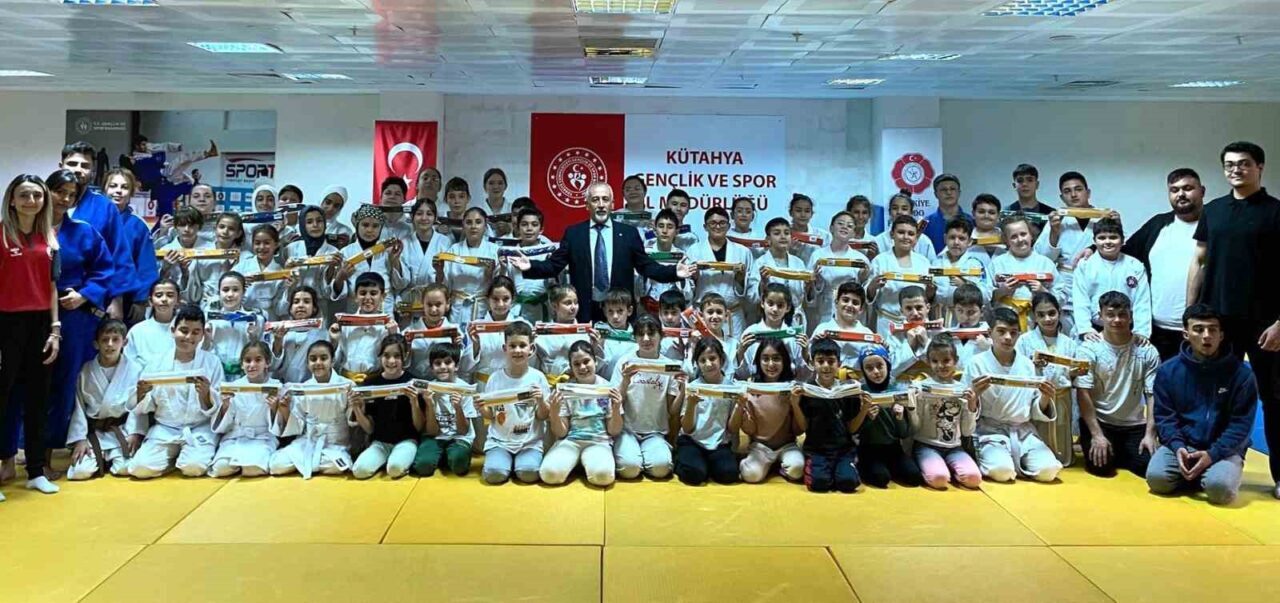 Kütahya'da Ekim ayı judo kemer sınavı başarıyla gerçekleştirildi. 100 sporcu