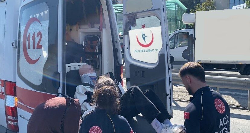Kadıköy D-100 Karayolu'nda, sapağı kaçıran otomobil sürücüsü 34 CVT 005