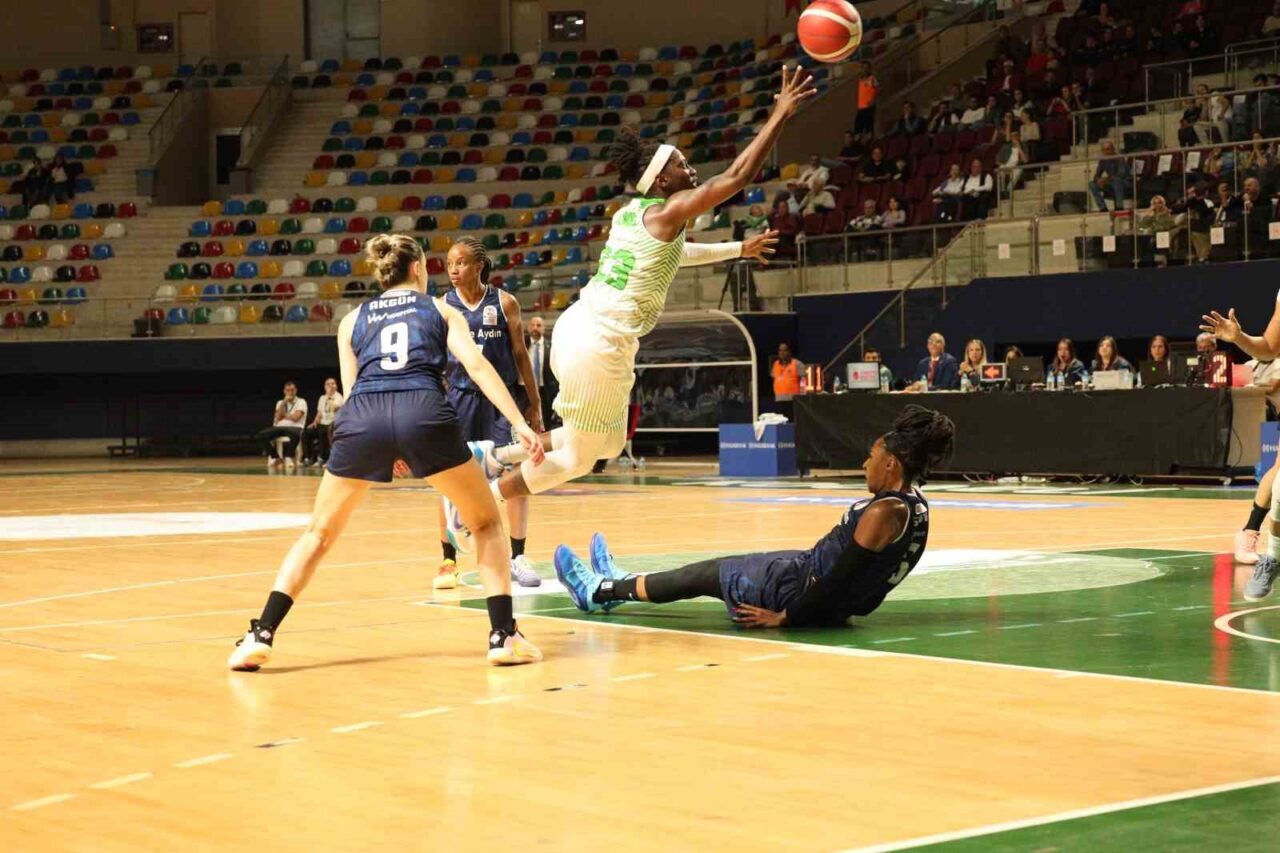 Kadınlar Basketbol Süper Ligi'nin açılış maçında Kocaeli Kadın Basketbol, Nesibe