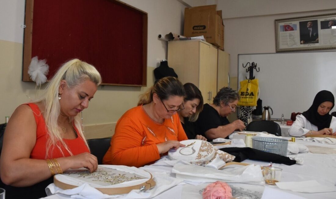 Gaziantep’te El Sanatları Kursu ile Kadınların Ekonomik Güçlenmesi Destekleniyor Gaziantep'te Şahinbey Belediyesi'nin açtığı el sanatları kursu, kadınların geleneksel teknikler