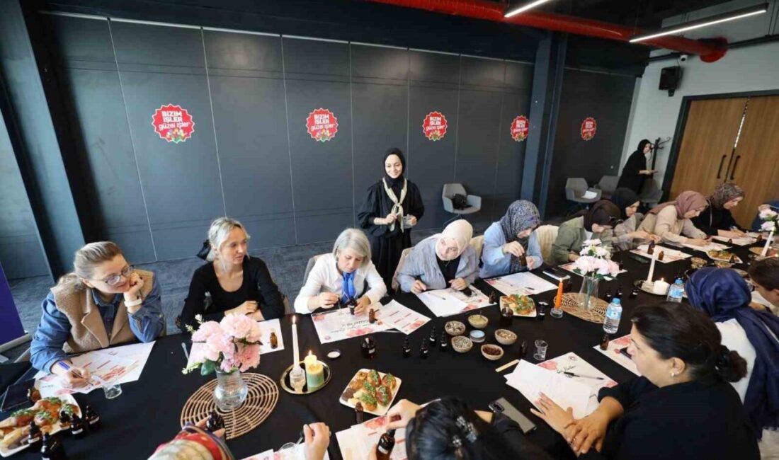 Başiskele’deki Aromaterapi Atölyesinde Kadınlar, Masaj Yağı ve Yüz Yogası Öğrendi Başiskele'de, kadınlara yönelik düzenlenen Aromaterapi Atölyesi'nde katılımcılar aromaterapik masaj yağı