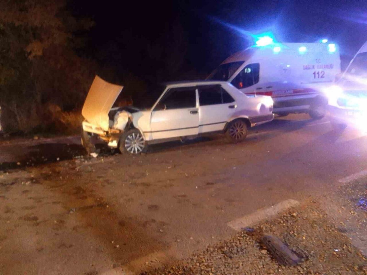 Afyonkarahisar'ın Emirdağ ilçesine bağlı Ekizce köyü girişinde meydana gelen kazada,