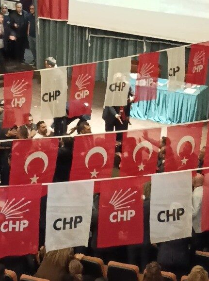 Kahramanmaraş'ta CHP İl Kongresi sırasında iki grup arasında tartışma çıktı